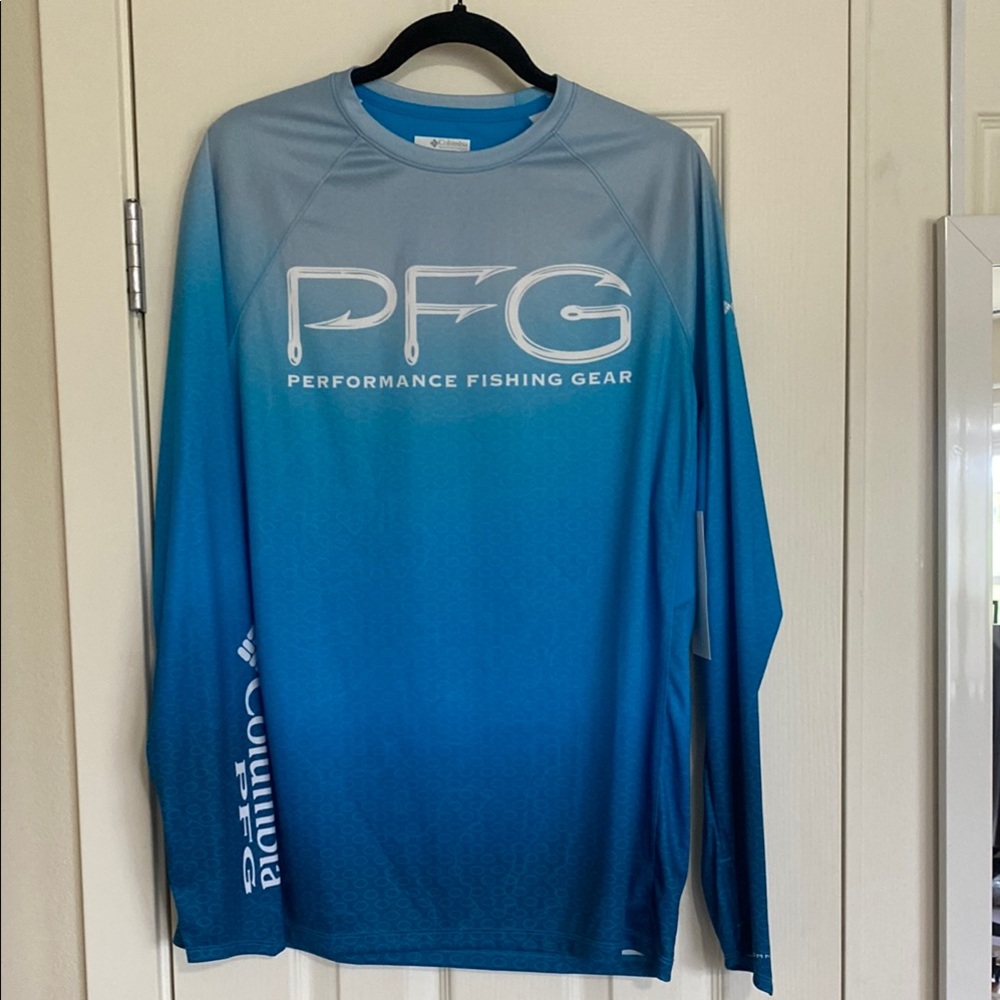 Columbia Blue Sun Protection Shirt with Moisture-Wicking Fabric
